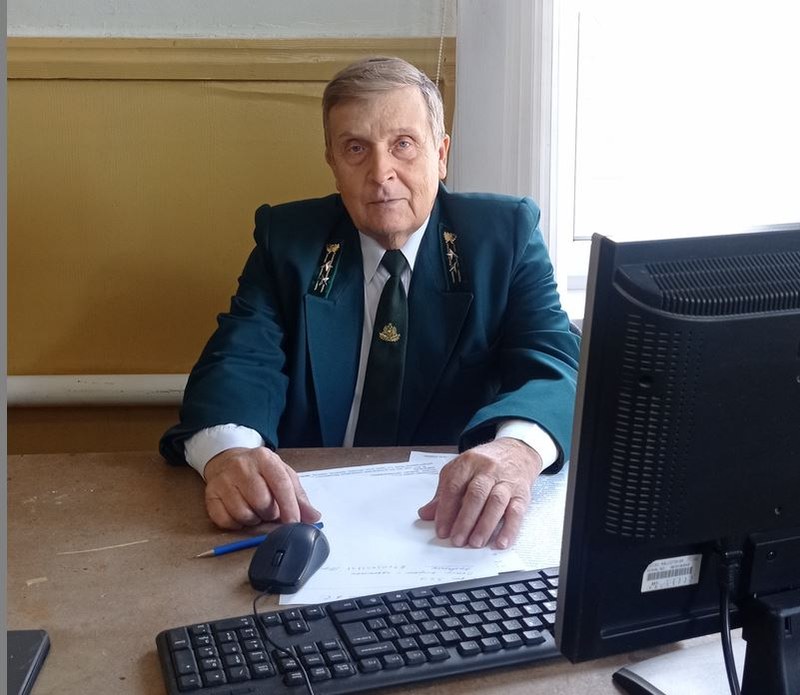 От Президента РФ саратовский лесовод получил государственное звание «Заслуженный лесовод РФ».