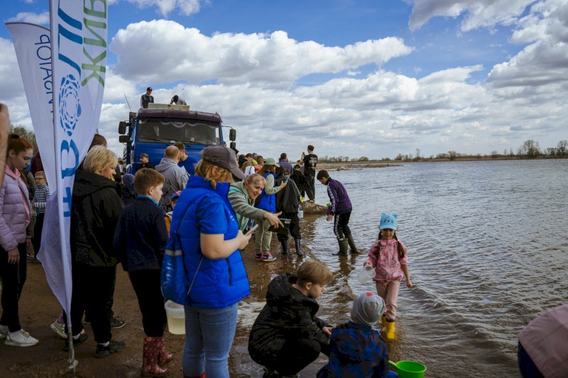 В Саратове состоялся очередной выпуск мальков в рамках проекта «Водорослям крышка!»