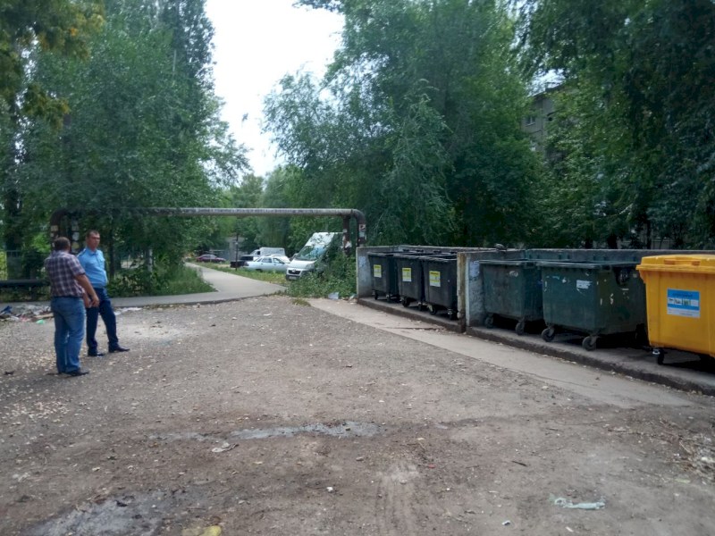 В Саратове проверили на чистоту контейнерные площадки в Кировском районе