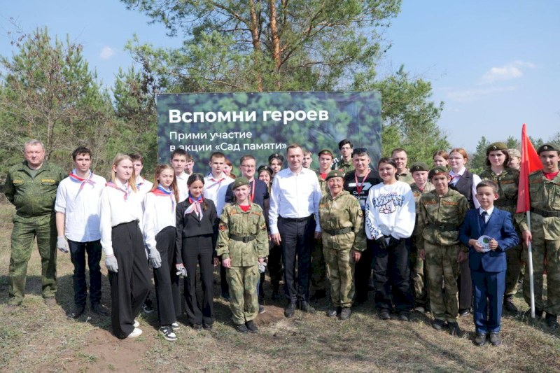 Эковолонтеры высадили в «Саду памяти» в Марксовских лесах 4 тысячи саженцев 