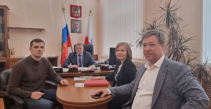 Сегодня министр природных ресурсов и экологии Саратовской области Константин Доронин встретился с заместителем руководителя Нижне-Волжского бассейнового водного управления Натальей Гладковой. 
