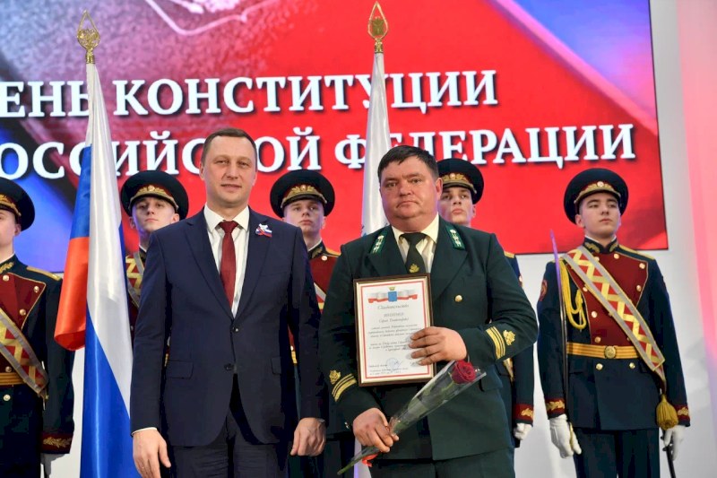 Губернатор Саратовской области наградил лесхоз и главного лесничего