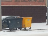 В облцентре и Энгельсе устанавливают новые баки для сбора отходов