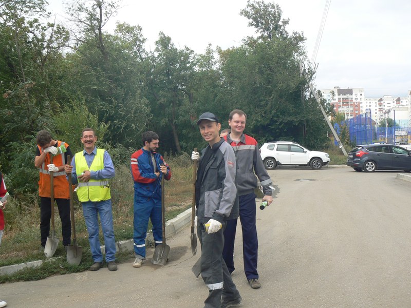В Саратове с зеленой зоны в поселке Солнечный вывезли 32 куб.м отходов