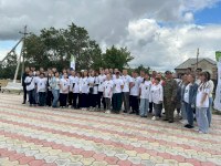 Юные ученые Саратовской области высадили в «Саду памяти» аллею мендеелевцев 