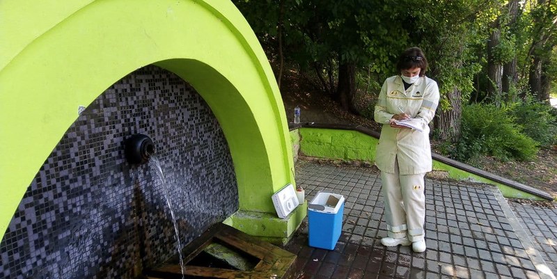 Минприроды и Саратовский НПЗ провели совместную акцию по исследованию воды в родниках Кумысной поляны