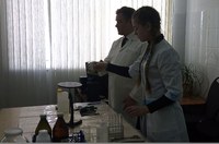 В Саратове школьникам из «Менделеевских классов» показали химические опыты