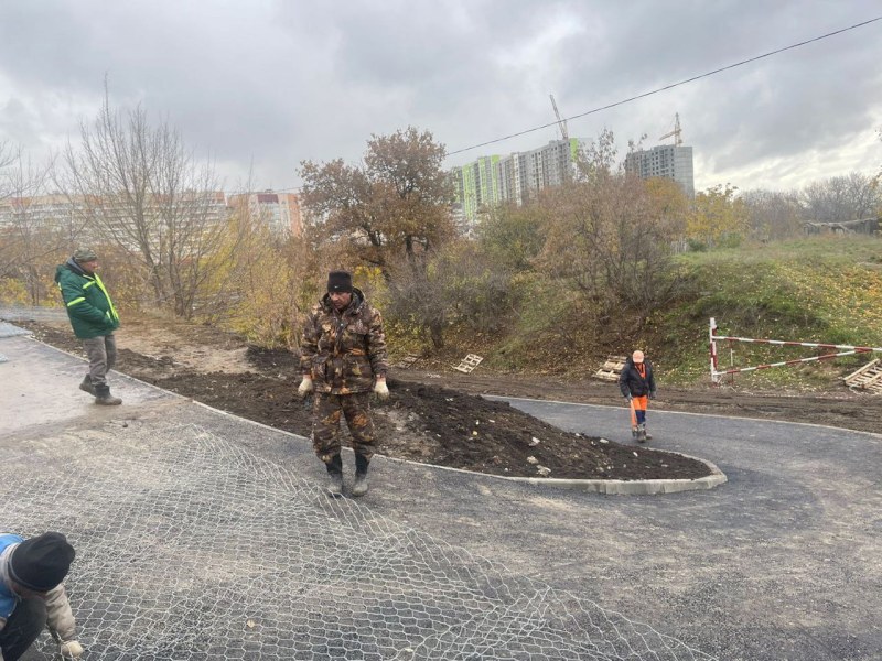 В поселке Солнечном благоустраивают новый памятник природы 