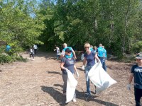 В День Волги саратовцы собрали с берегов реки 150 мешков мусора